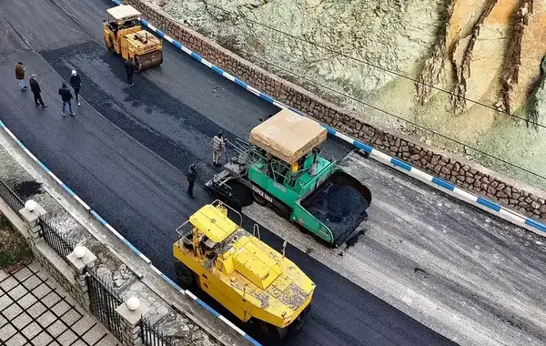 Pembangunan dan Rekonstruksi Aspal Jalan Raya Utama Protokol Standar Bina Marga Jakarta