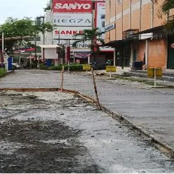 Konstruksi Pondasi Base Aspal Hotmix Kawasan Pergudangan Logistik Jakarta