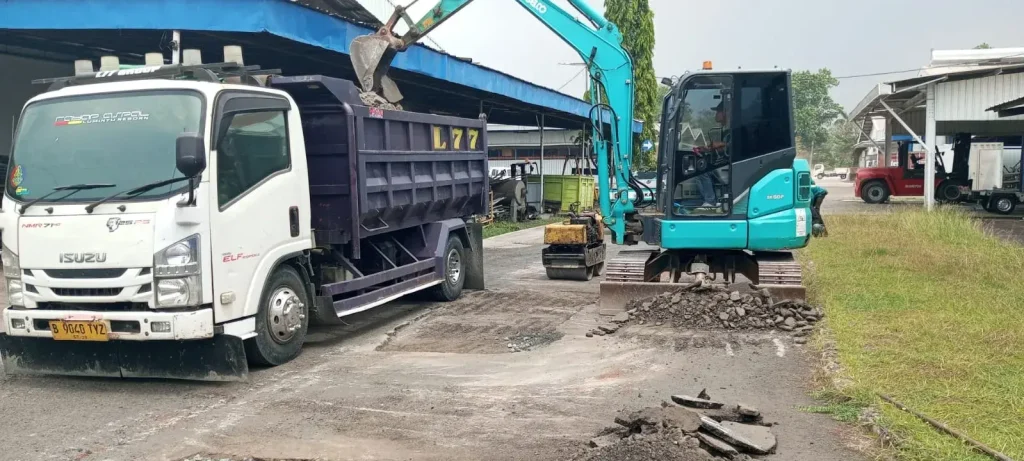 Proyek Pengaspalan di Kebon Jeruk